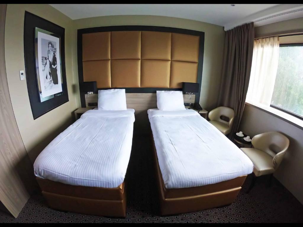 Een bed of bedden in een kamer bij Riva hotel Den Haag - Delft