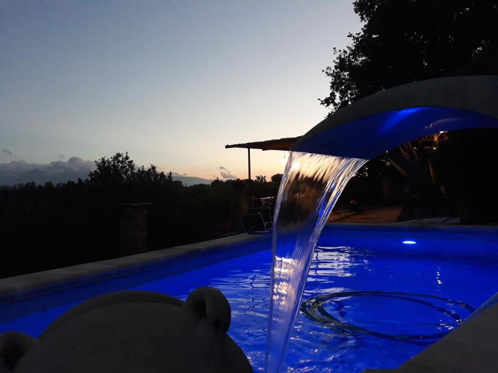The swimming pool at or close to Casa Del Leone Rosso e Welness a due passi dalla Costa dei Trabocchi