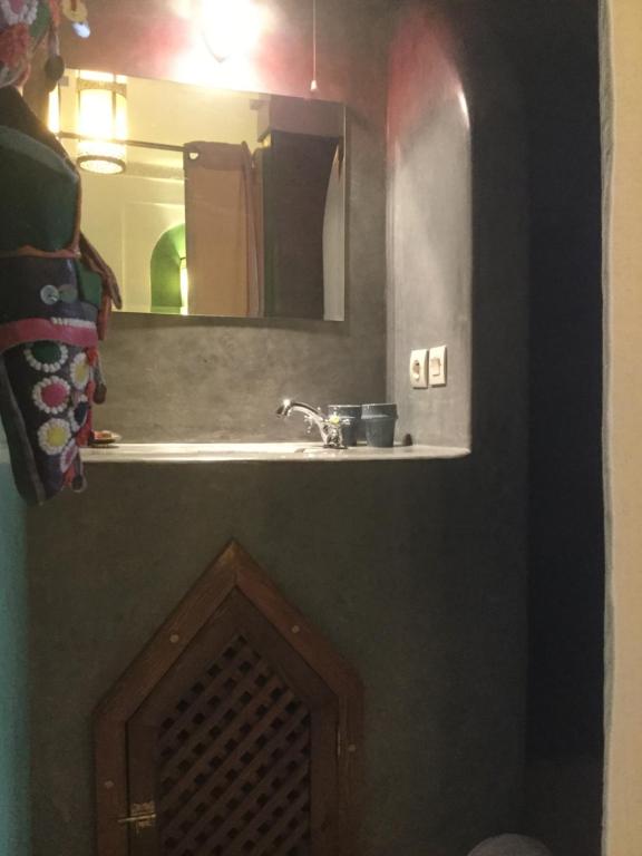 Kylpyhuone majoituspaikassa riad mimoune