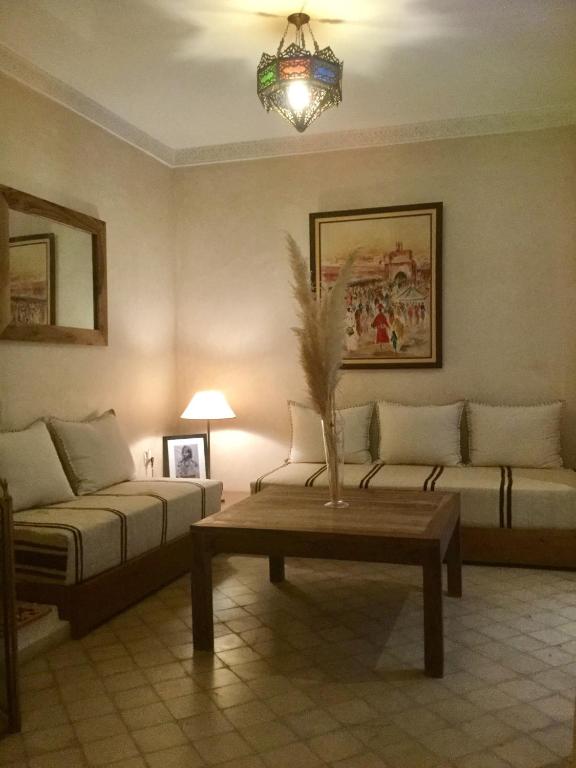 Oleskelutila majoituspaikassa riad mimoune