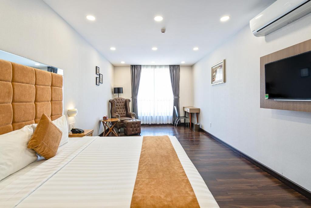 Postel nebo postele na pokoji v ubytování Emerald Central