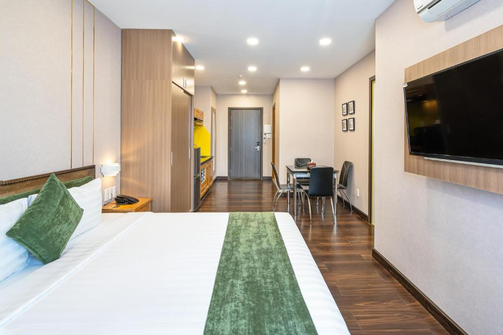 Postel nebo postele na pokoji v ubytování Emerald Central