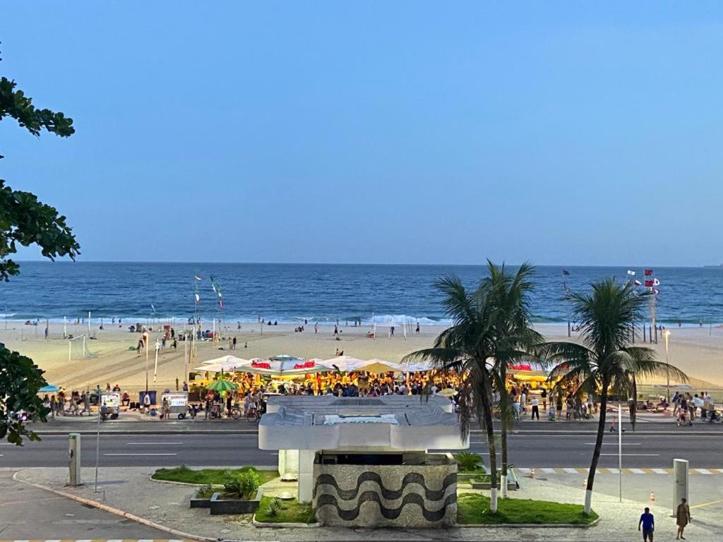  Sobre o mar de Copacabana