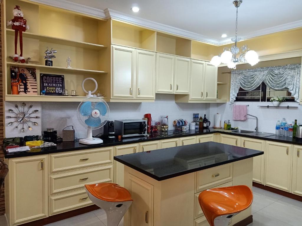 Kuchyň nebo kuchyňský kout v ubytování AJ's Haven Homestay
