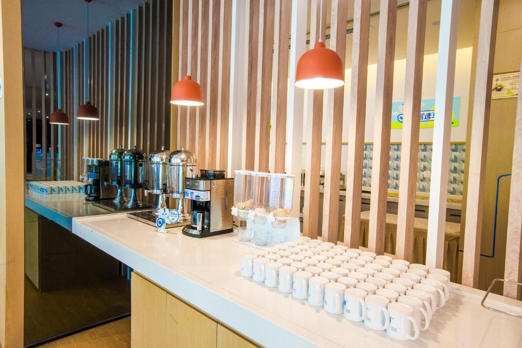 Příslušenství pro přípravu čaje a kávy v ubytování Holiday Inn Express Hefei High Tech by IHG