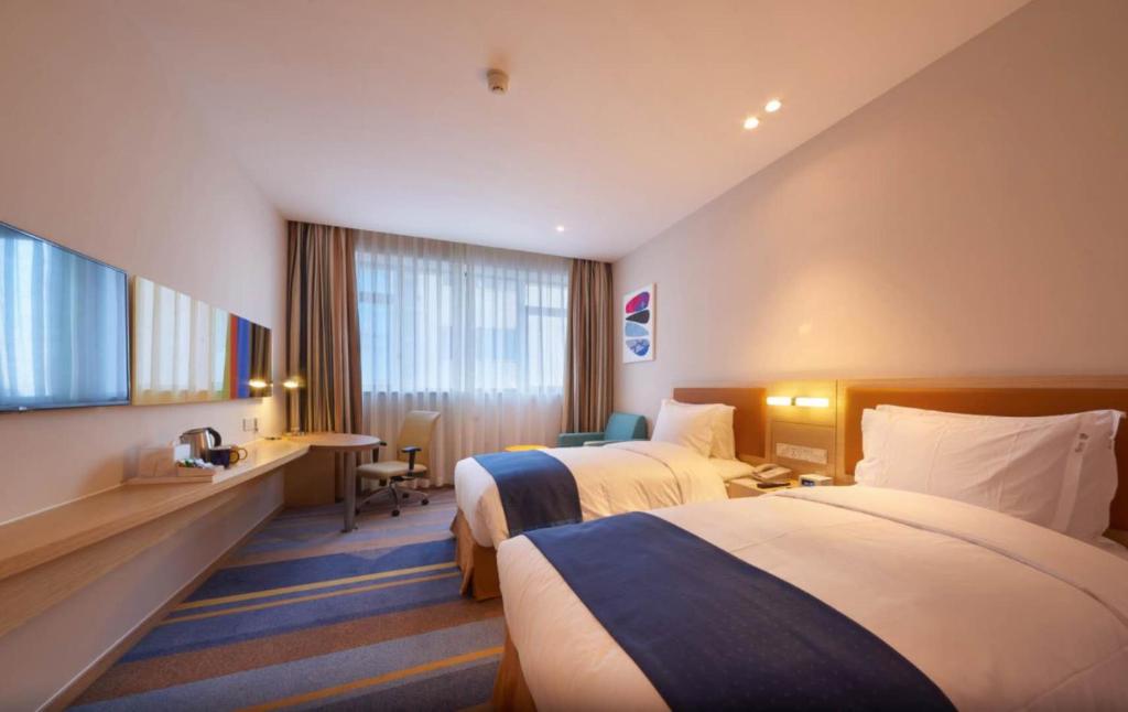 Postel nebo postele na pokoji v ubytování Holiday Inn Express Shanghai Zhenping by IHG