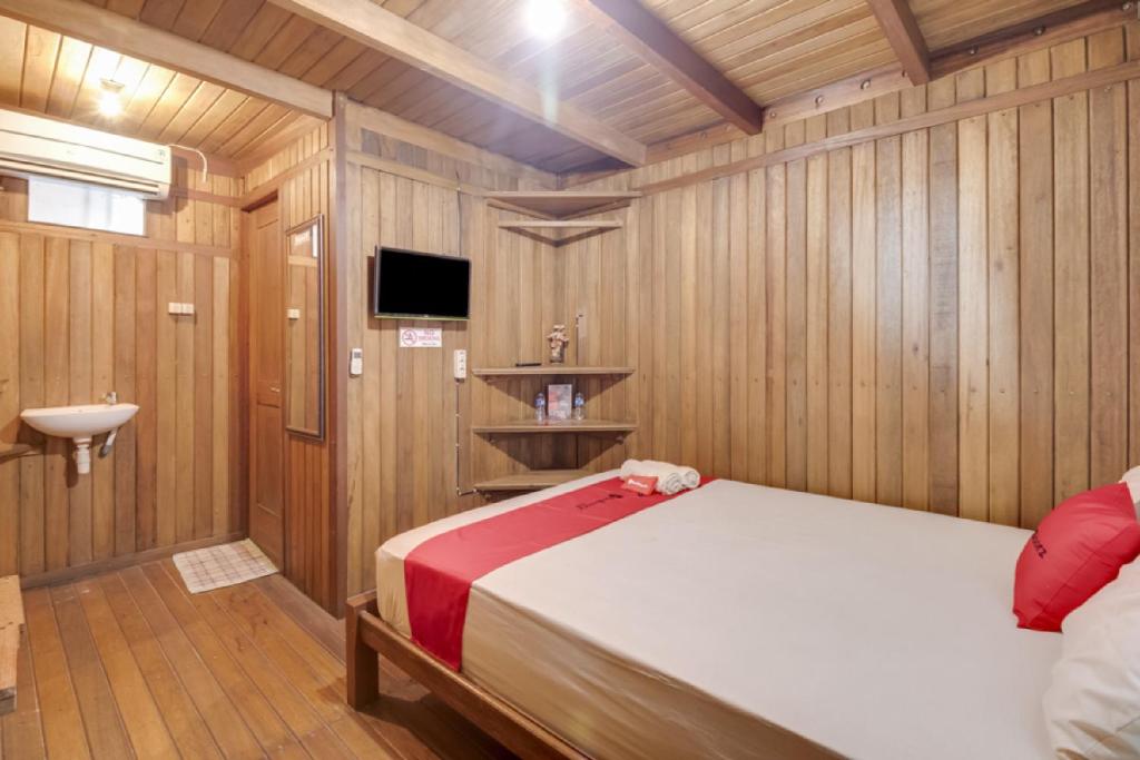 RedDoorz at Omah Kayu Homestay Yogyakarta - Habitación Doble Estándar