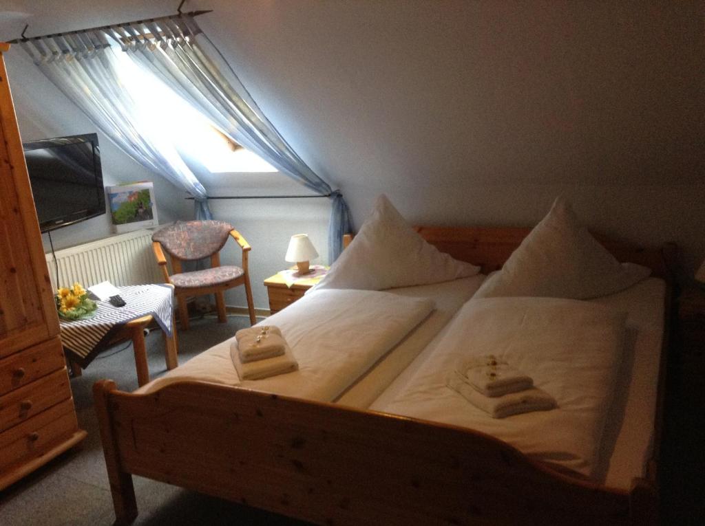 Postel nebo postele na pokoji v ubytování Hotel Mühleneck