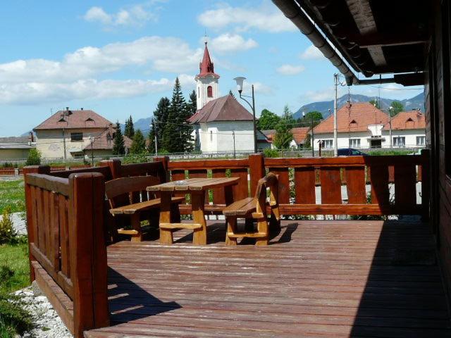 Balkón nebo terasa v ubytování Rekreačné chalupy