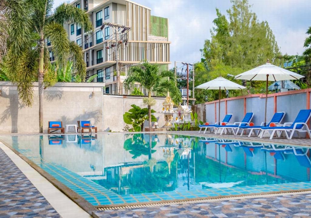 Bazén v ubytování Chabana Resort Bang-tao Beach Phuket- SHA Extra Plus nebo v jeho okolí