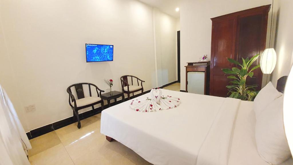 Postel nebo postele na pokoji v ubytování Hoi An Hai Au Boutique Hotel