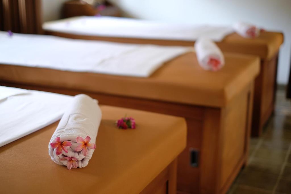 Postel nebo postele na pokoji v ubytování Sima Hotel Kuta Lombok