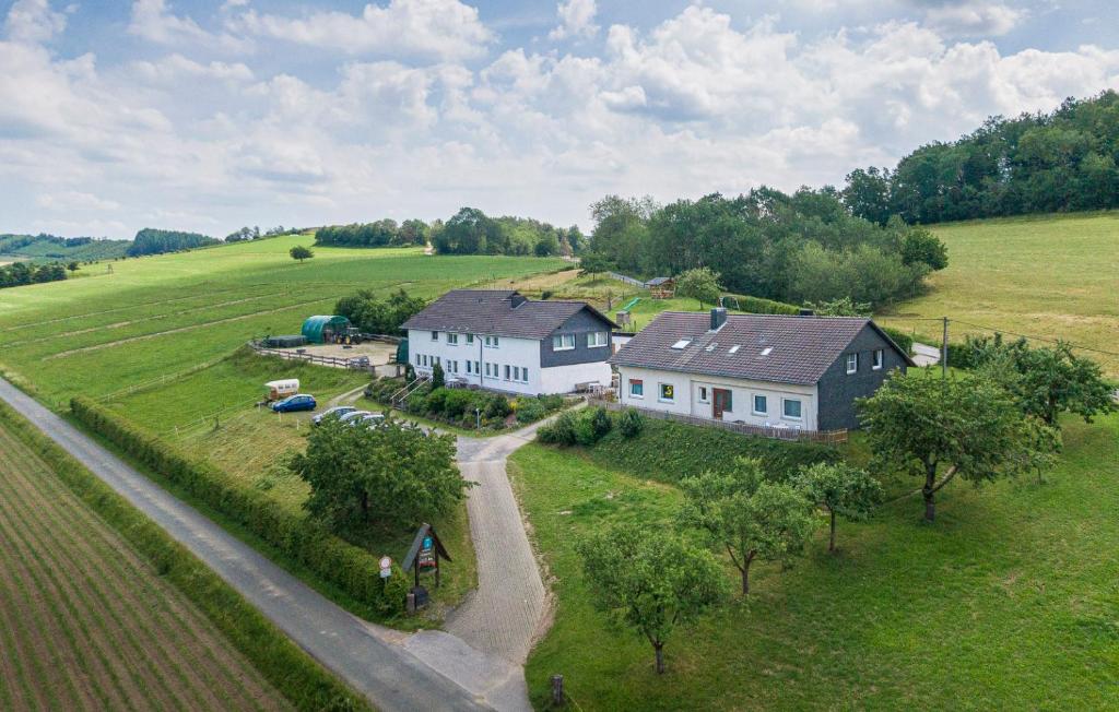 Příroda nedaleko venkovského domu