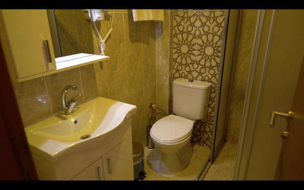 Koupelna v ubytování GÜVEN HOTEL