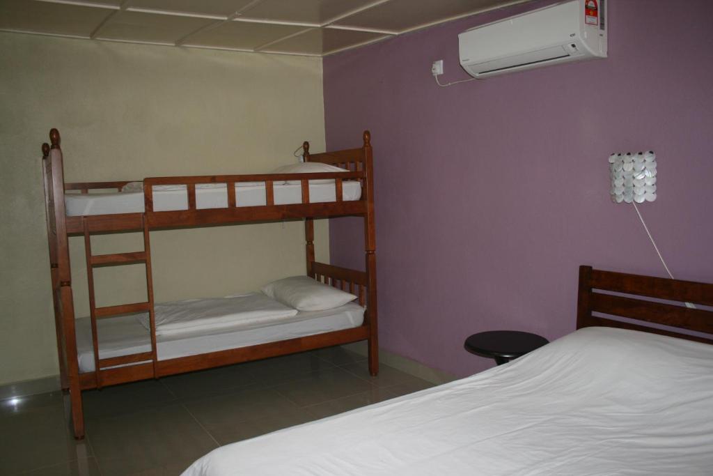 Postel nebo postele na pokoji v ubytování Balai Serama Guesthouse