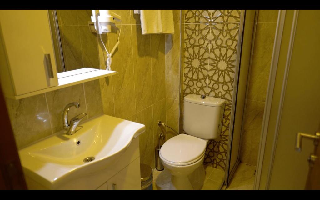 Koupelna v ubytování GÜVEN HOTEL