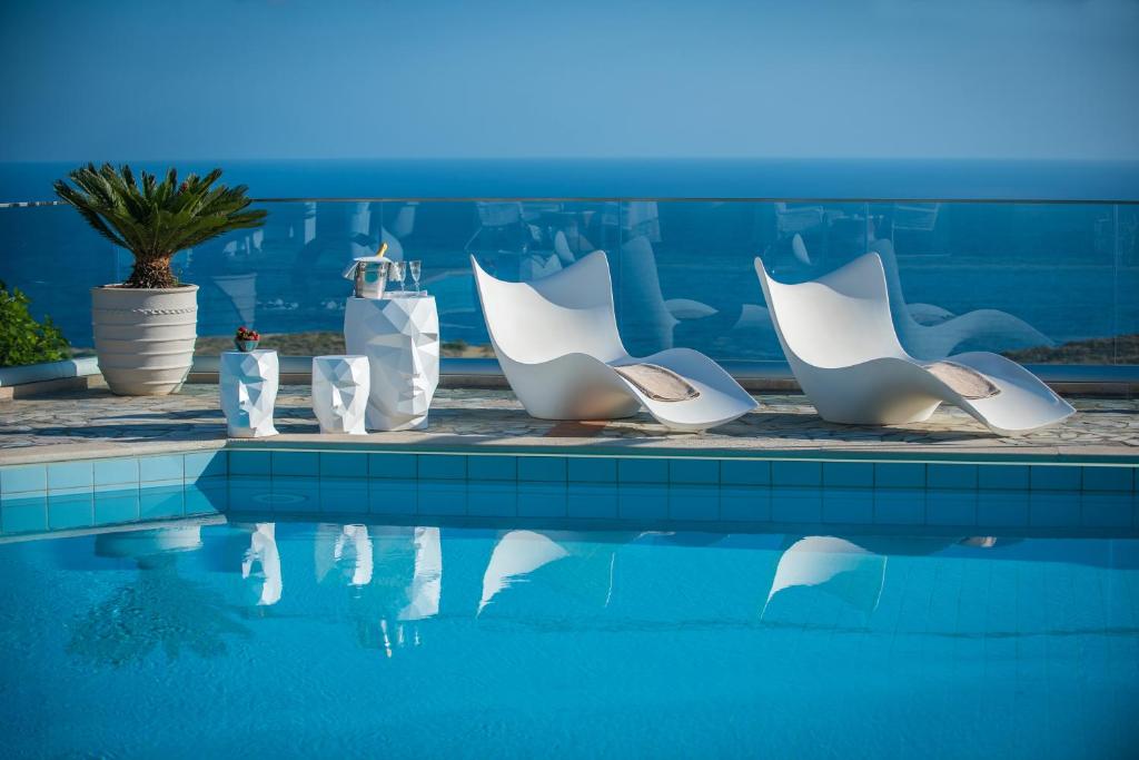 Bazén v ubytovaní Happy Cretan Suites alebo v jeho blízkosti