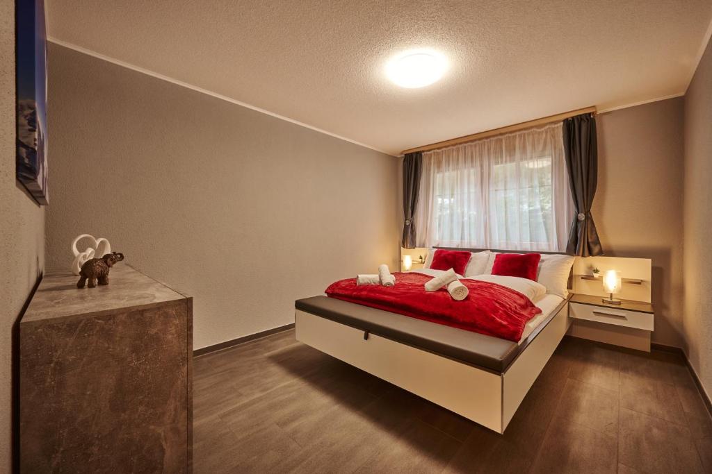 Postel nebo postele na pokoji v ubytování Apartment Breithorn - Charming home - free parking & Wifi