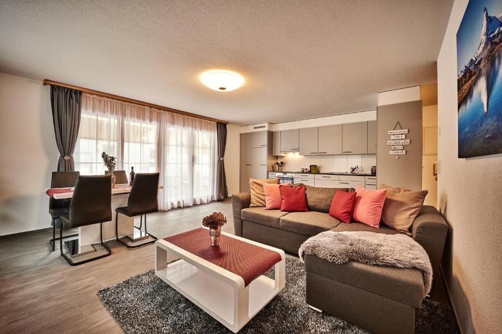 Posezení v ubytování Apartment Breithorn - Charming home - free parking & Wifi