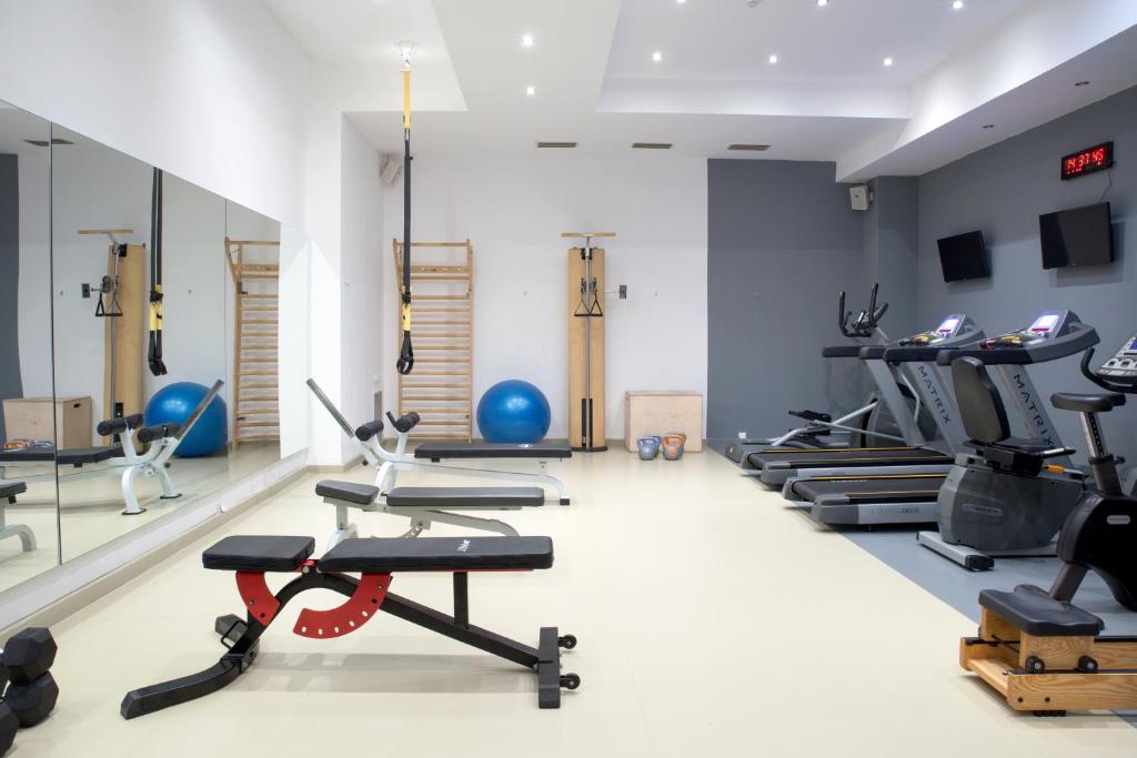 Fitness centrum a/nebo fitness zařízení v ubytování Thalassa Beach Resort & Spa (Adults Only)