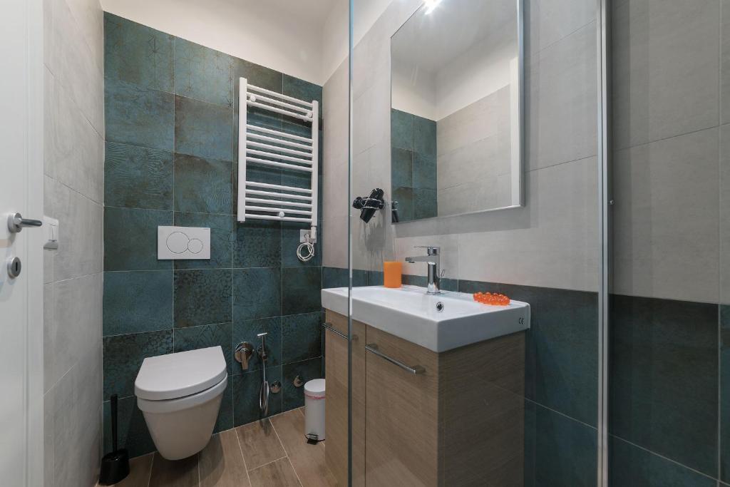 A bathroom at Roman Station House