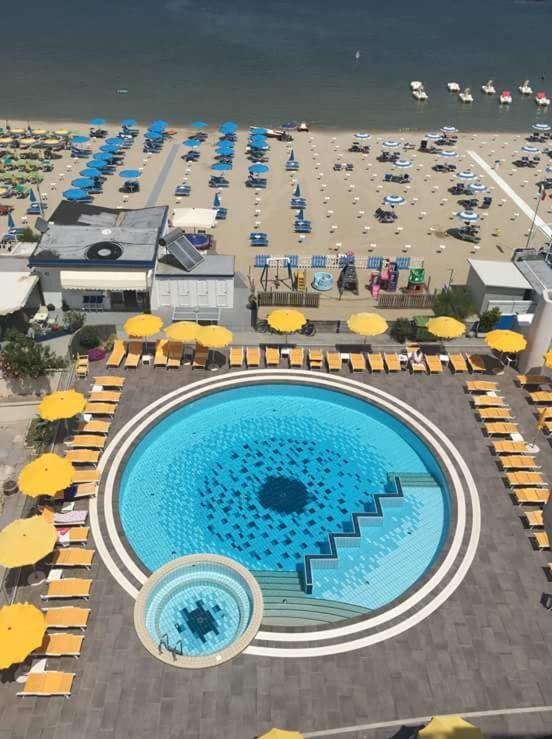 Bazén v ubytování Hotel David nebo v jeho okolí