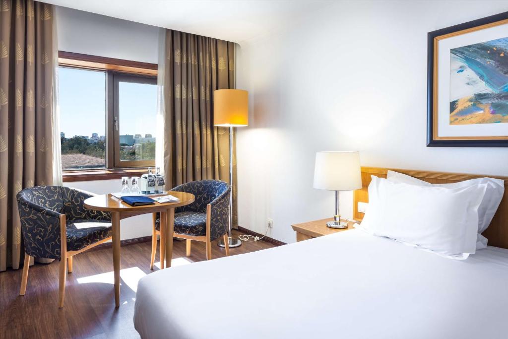 Uma cama ou camas num quarto em Radisson Blu Hotel Lisbon