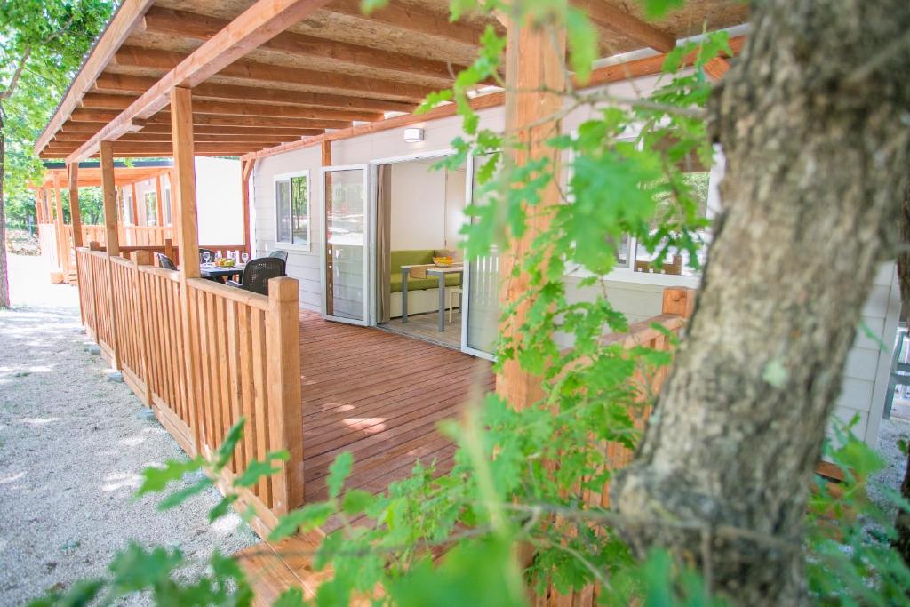 Zahrada ubytování Mobile homes Premium MAGNOLIA Bijela Uvala