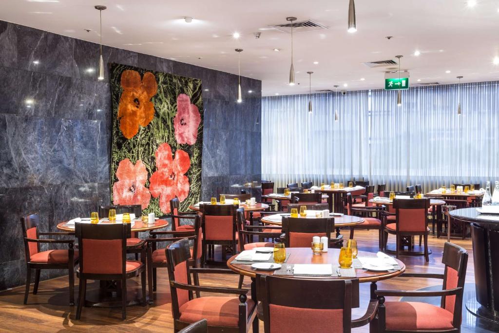 Um restaurante ou outro lugar para comer em Radisson Blu Hotel Lisbon