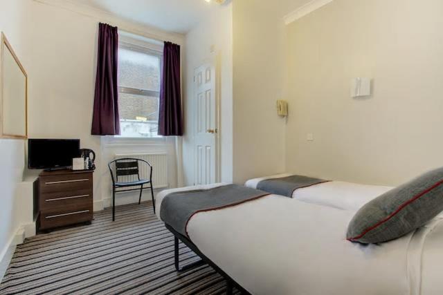 
Standard Twin Room with Shared Bathroom
