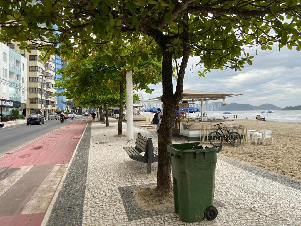  APARTAMENTO BEIRA MAR NO CENTRO DE BALNEÁRIO CAMBORIÚ