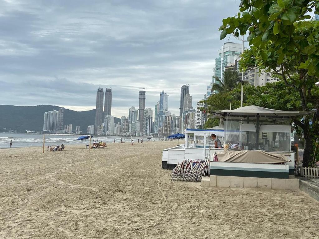  APARTAMENTO BEIRA MAR NO CENTRO DE BALNEÁRIO CAMBORIÚ