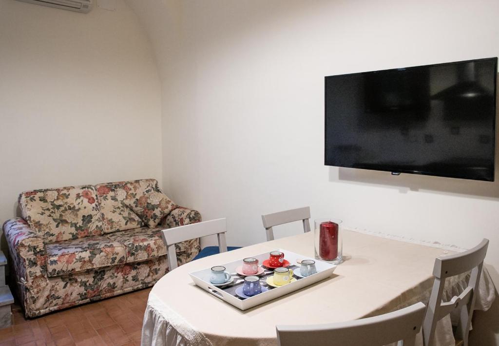A television and/or entertainment centre at Il Normanno Home