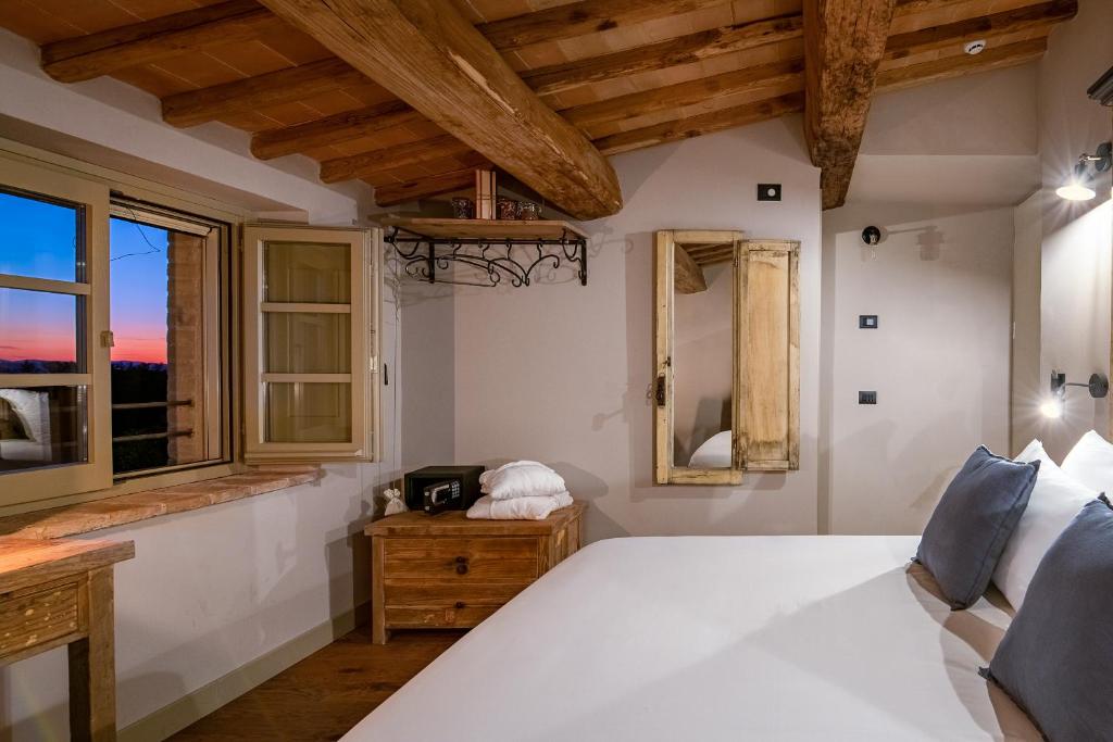 Postel nebo postele na pokoji v ubytování Borgo Antichi Orti Assisi