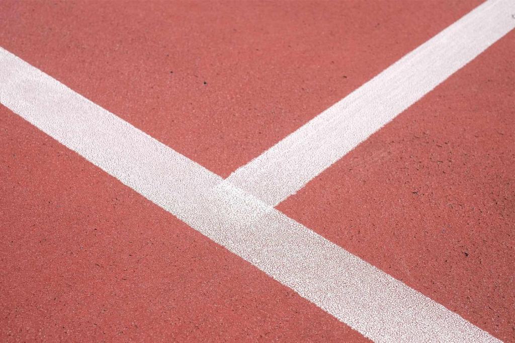 a red floor with white lines on a tennis court at Agriturismo La Filanda in Manerba del Garda