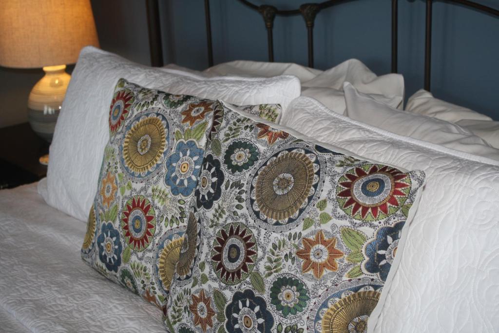 Saltair Inn Waterfront B&B - King Suite