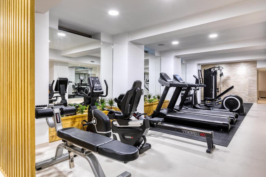 Fitness centrum a/nebo fitness zařízení v ubytování LAS HOTEL & SPA