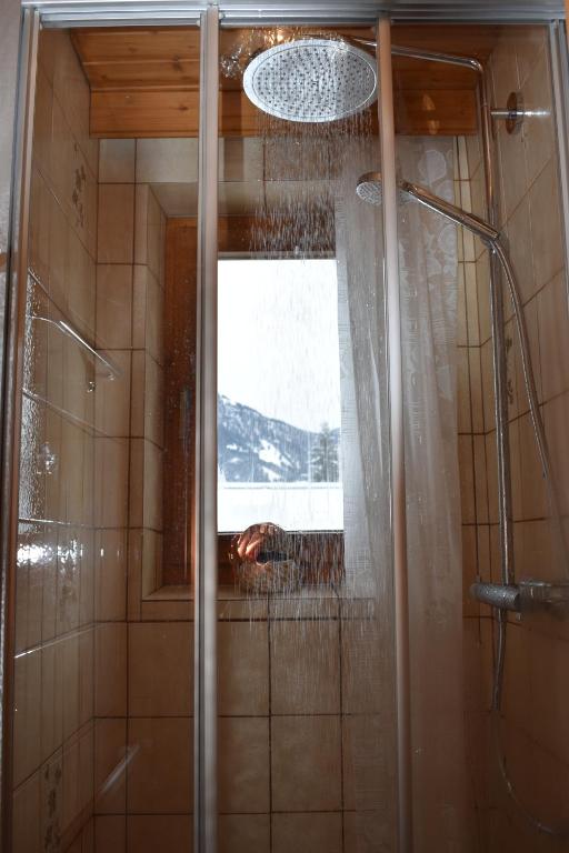 Kúpeľňa v ubytovaní Ferienhaus am Gebraweg in Fieberbrunn in Tirol - Saalbach, Leogang, Hochfilzen, Kitzbühel