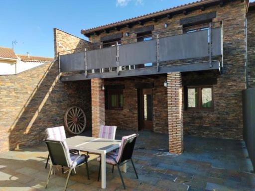 Balkón nebo terasa v ubytování Puente Viejo de Buitrago CASA ROBLE