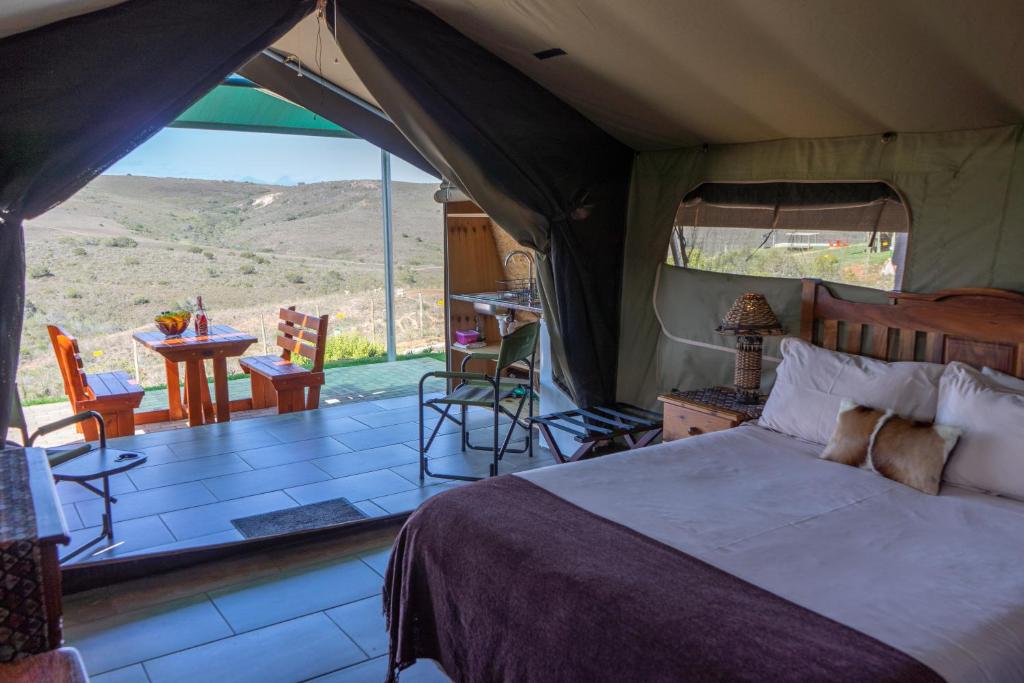 Postel nebo postele na pokoji v ubytování Hartenbos Private Game Lodge