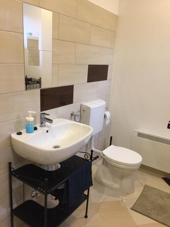 Bagno di Budapest Airport , accommodation in Vecsés