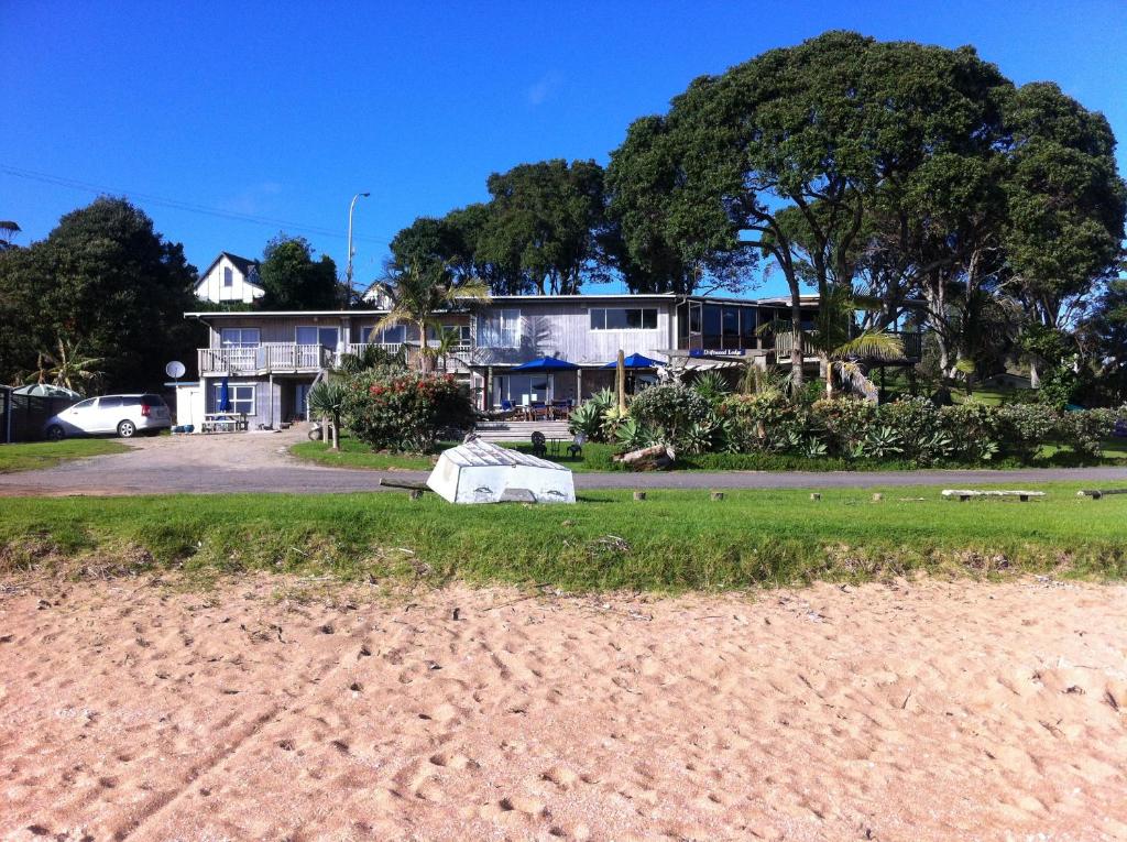 Zahrada ubytování Driftwood Lodge Beachfront, Cable Bay, Northland