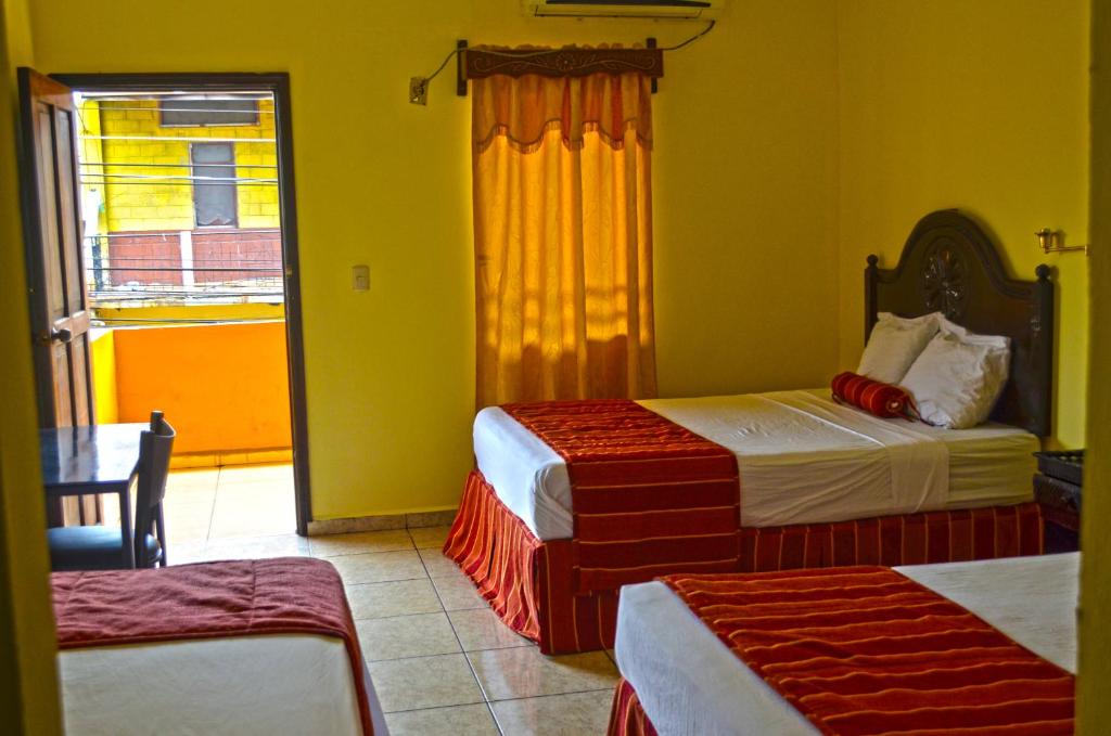 Postel nebo postele na pokoji v ubytování Hotel Plaza Palmero