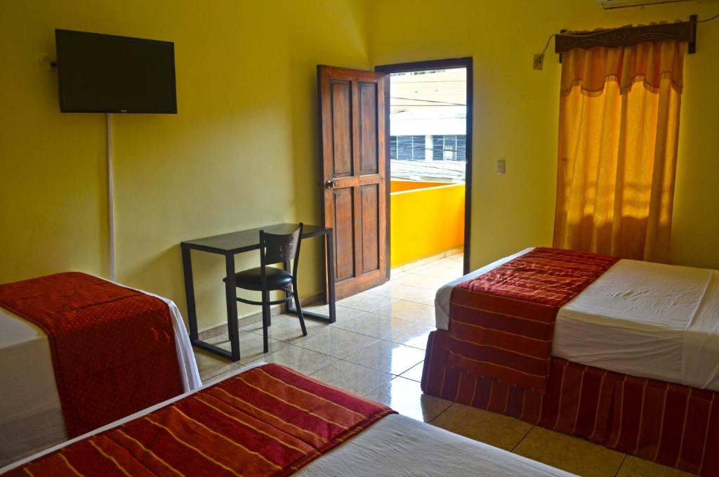 Postel nebo postele na pokoji v ubytování Hotel Plaza Palmero