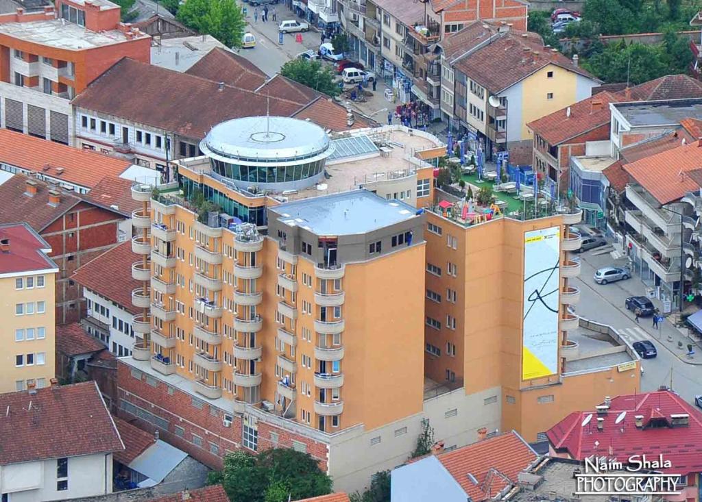 an overhead view of a building in a city at Hotel Semitronix in Peje