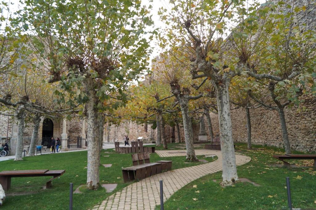 Zahrada ubytování Puente Viejo de Buitrago CASA ROBLE