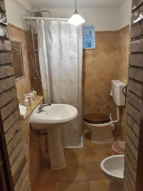 A bathroom at Casa Del Leone Rosso e Welness a due passi dalla Costa dei Trabocchi