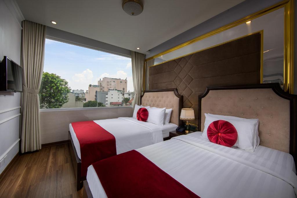 Postel nebo postele na pokoji v ubytování Hanoi Royal Palace Hotel 2