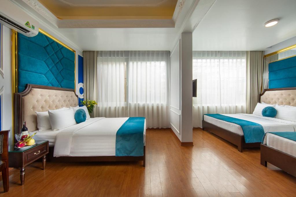 Postel nebo postele na pokoji v ubytování Hanoi Royal Palace Hotel 2