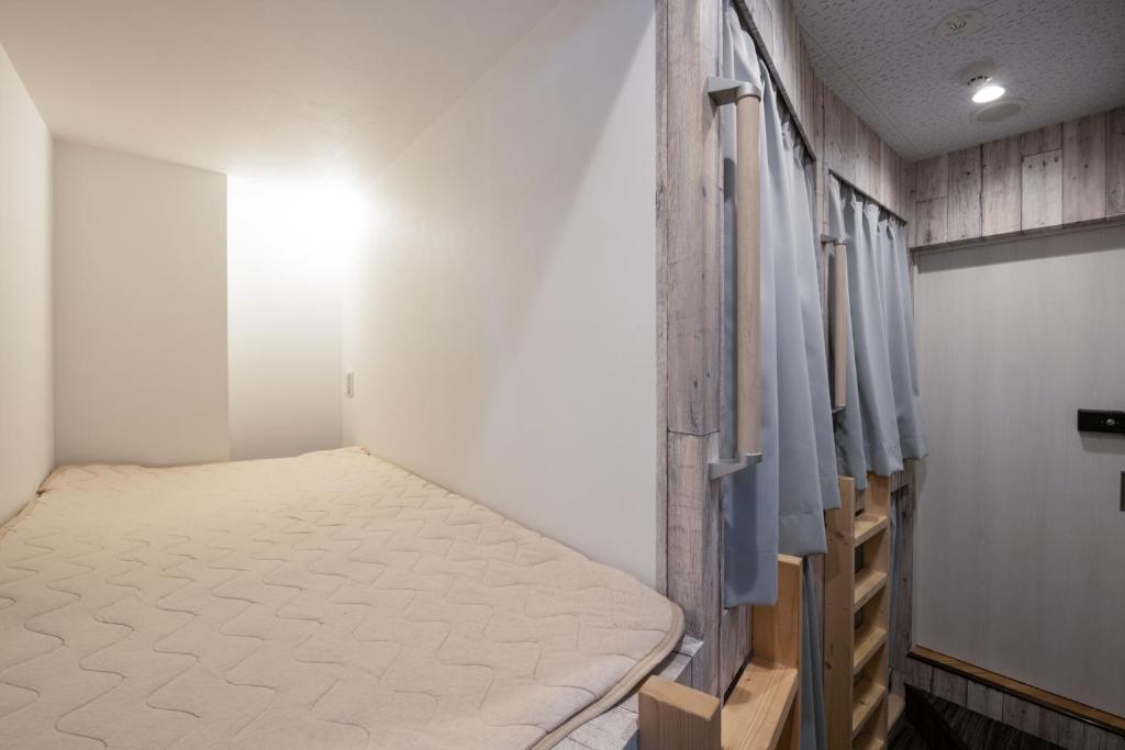 Postel nebo postele na pokoji v ubytování bnb+ Kanda Terrace Ogawamachi